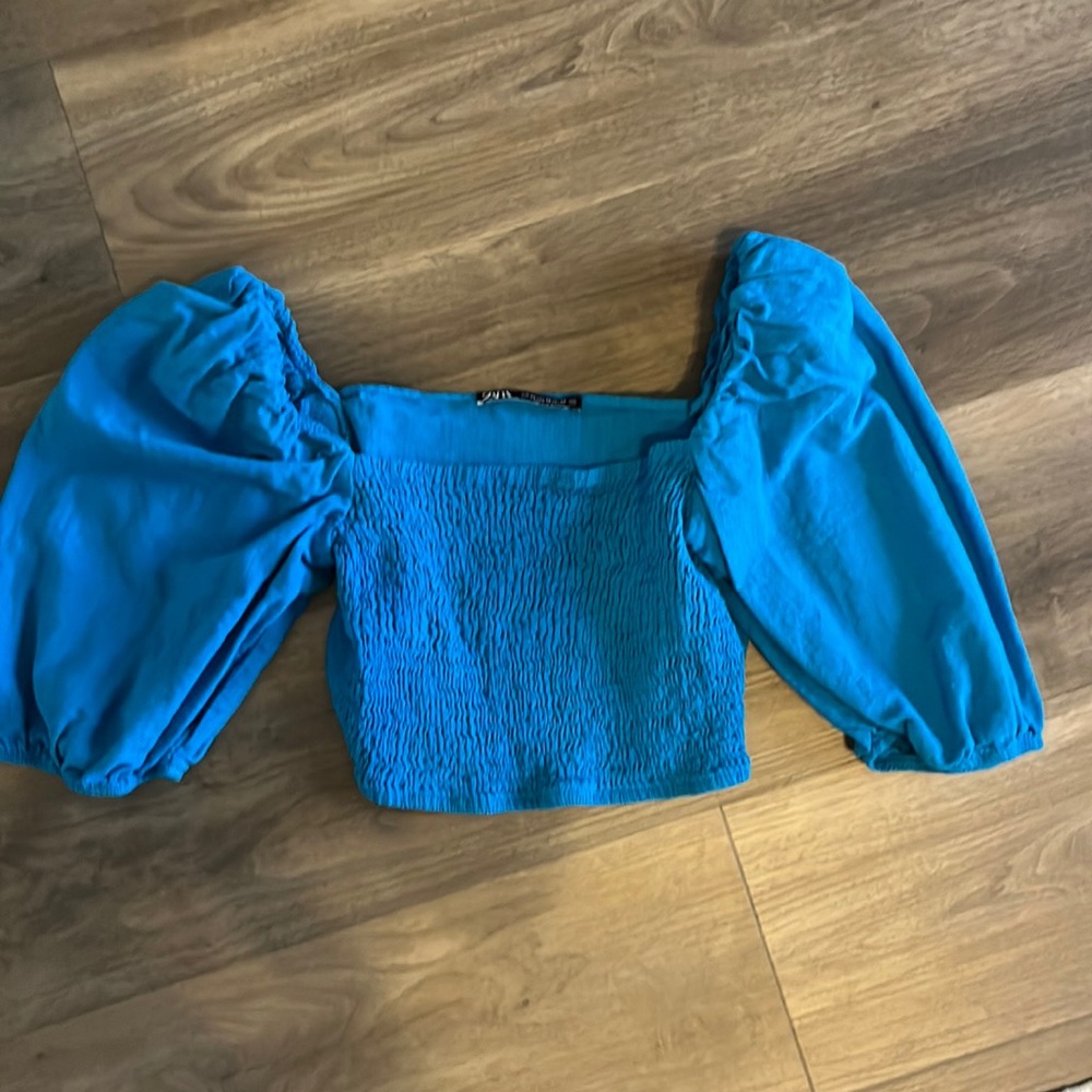 Puff sleeve crop top